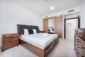 Apartment | 2 bedrooms, Internet - Elegant 2 bed in Marina Sleeps 4 With Palm Views (Dubai)