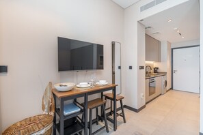 Internet - Studio in 15 Northside Sleeps 2 With City Views (Dubai)