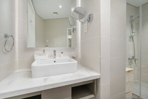 Internet - Business Bay Studio for 2 People With City Views (Dubai)