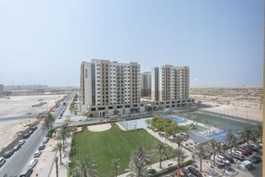 House | Internet - Townsquare Studio Apartment With Pool Arcade (Dubai)