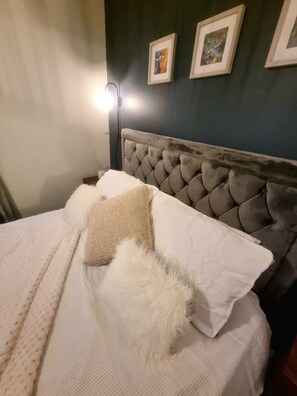 1 bedroom, iron/ironing board, Internet, bed sheets