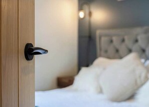 1 slaapkamer, een strijkplank/strijkijzer, internet, beddengoed