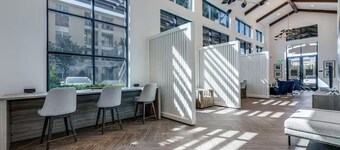 Charming & Cozy 1BR/1BA/2BEDS. Pool/Gym/Shops