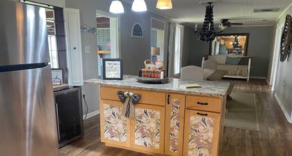 Welcome to The Reel Retreat! Lake home on Lake Eufaula in Alabama!!