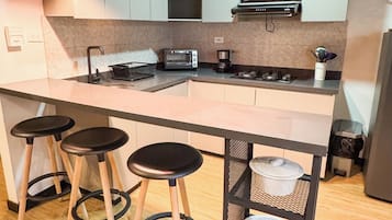 Departamento superior (304) | Cocina privada | Refrigerador y microondas
