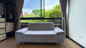 Standard Room (501) | Living area