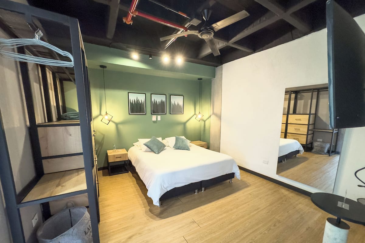 Habitación Confort | Caja fuerte, tabla de planchar con plancha, wifi gratis