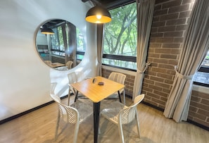 Apartamento superior | Cocina privada | Nevera en la zona común y microondas en la zona común