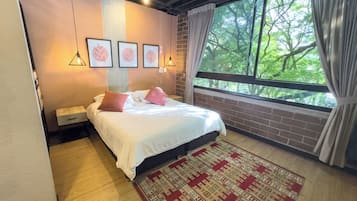 Quarto standard (402) | Cofres nos quartos, ferros/tábuas de passar roupa, Wi-Fi de cortesia