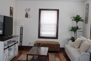 Televisión y chimenea 