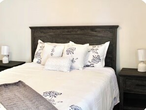 4 bedrooms, iron/ironing board, WiFi