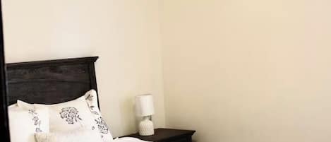 4 bedrooms, iron/ironing board, WiFi