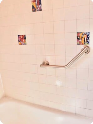 Towels, soap, shampoo, toilet paper