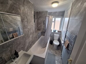 Bathroom - Free Parking, Greater London & Kent Gateway (New Addington)