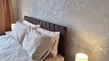 3 bedrooms, iron/ironing board, free WiFi, bed sheets