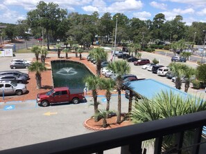 Property grounds - Charming 2-bedroom condo with fitness room and AC in lovely Myrtle Beach Resort (Myrtle Beach)