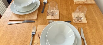 Excellently located, stylish 1-bed apartment. short stroll into town. Parking