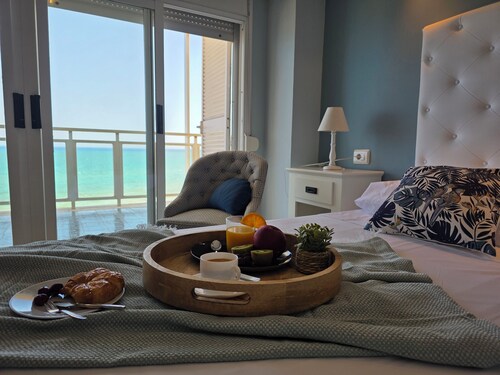 Beachfront house with fantastic views, full kitchen and quality wifi.