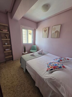 3 slaapkamers, een strijkplank/strijkijzer, wifi, beddengoed