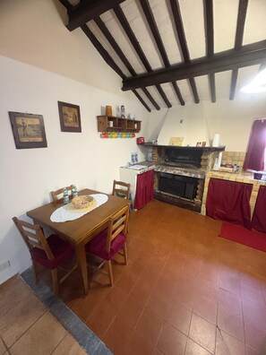 Dining - Apartment in the historic center of Ponticelli, a characteristic village in Sabina (Scandriglia)