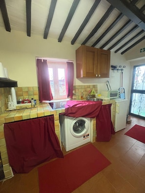 Private kitchen - Apartment in the historic center of Ponticelli, a characteristic village in Sabina (Scandriglia)
