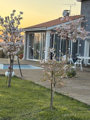 Exterior - Le coucher de Soleil Spa (Bessens)