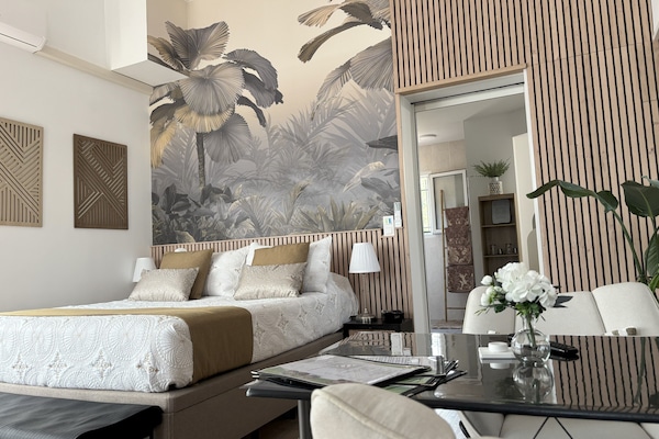 Superior suite, uitzicht op zwembad | Verduisterende gordijnen, geluiddichte muren