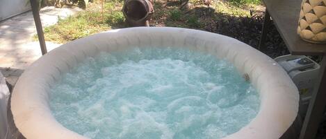 Bain à remous extérieur
