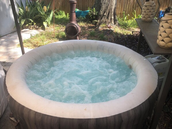 Outdoor spa tub