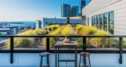 Luxury View Suite - King Bed - Huge Balcony - 10 Minute Walk To Stadiums