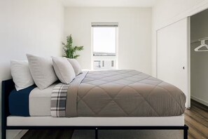 Strykjärn/strykbräda, wi-fi och sängkläder