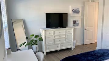 1 bedroom, in-room safe, desk, iron/ironing board
