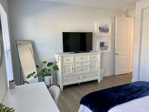 2 chambres, coffres-forts dans les chambres, bureau