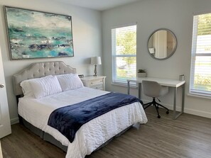 1 bedroom, in-room safe, desk, iron/ironing board - Cozy, Private, Modern 1BD/1BA Apt in College Park Home. Pet Friendly! (Orlando)