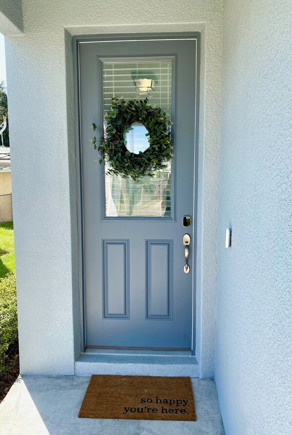 Exterior detail - Cozy, Private, Modern 1BD/1BA Apt in College Park Home. Pet Friendly! (Orlando)