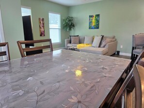 Interior - 2B/2B College Park home w/fenced patio yard, close to DT Orl & WP. Pet Friendly! (Orlando)