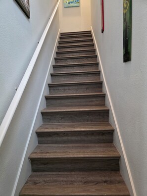 Interior - 2B/2B College Park home w/fenced patio yard, close to DT Orl & WP. Pet Friendly! (Orlando)