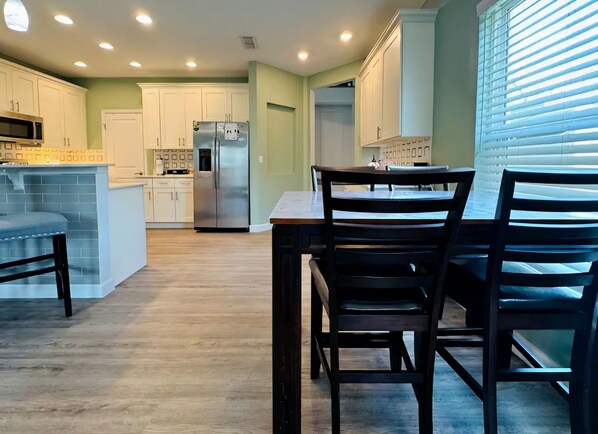 Dining - 2B/2B College Park home w/fenced patio yard, close to DT Orl & WP. Pet Friendly! (Orlando)