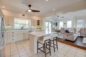 Interior - Group Therapy Waterfront Keys Home – Pool, Tiki Hut, Dockage, & Monthly Rentals (Summerland Key)