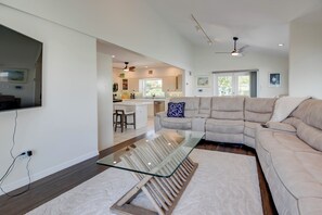 TV - Group Therapy Waterfront Keys Home – Pool, Tiki Hut, Dockage, & Monthly Rentals (Summerland Key)