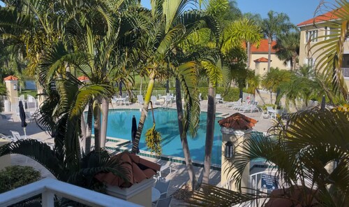 Pied-à-Terre  in quaint Vero Beach, Fl including Private Club Membership