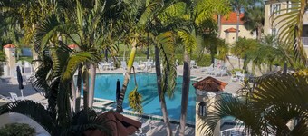 Pied-à-Terre  in quaint Vero Beach, Fl including Private Club Membership