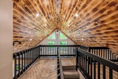 Knobby and Nice Retreat w/private hot tub, near Blue Knob Ski Resort