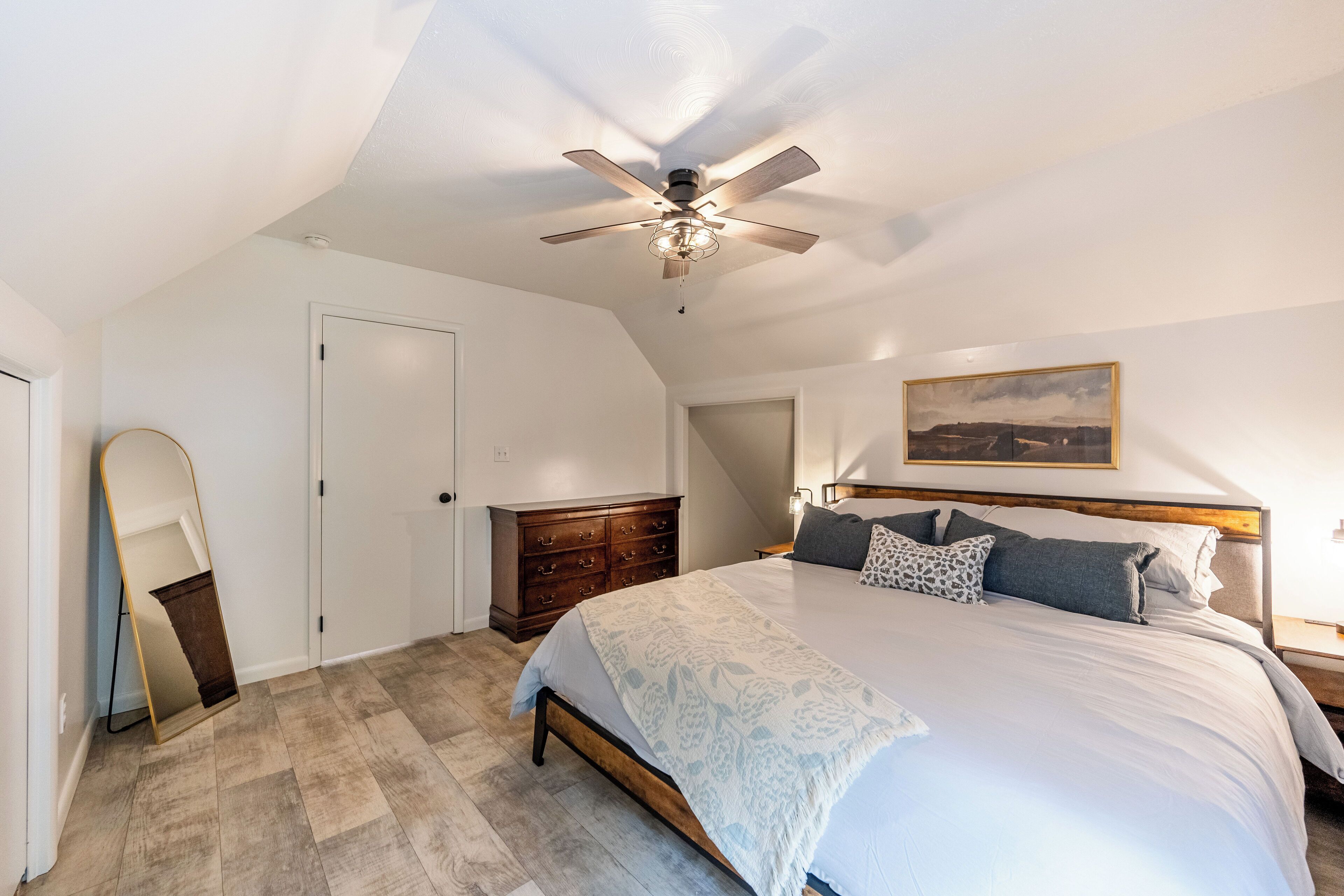 5 bedrooms, desk, travel crib, free WiFi