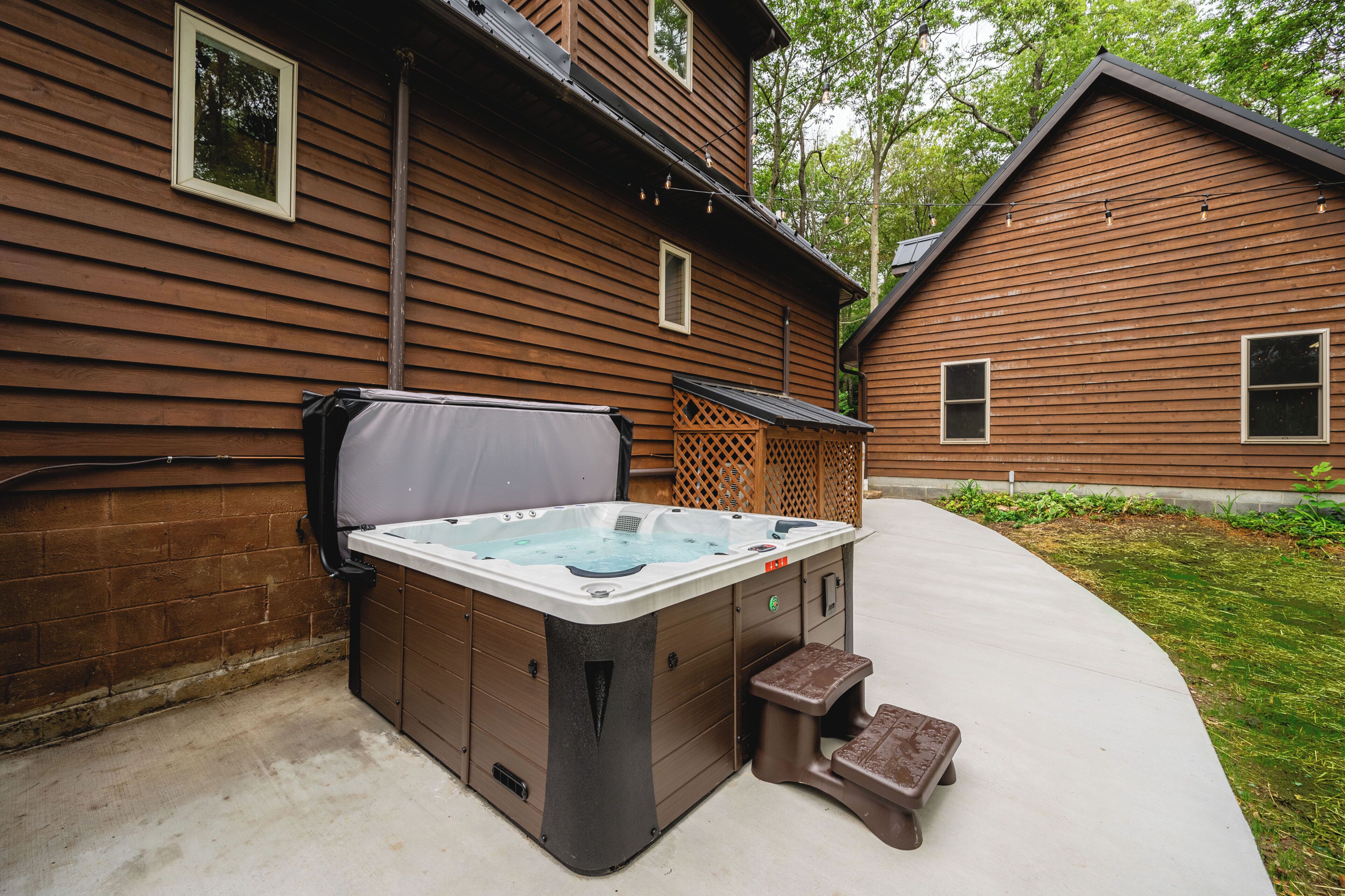 Outdoor spa tub