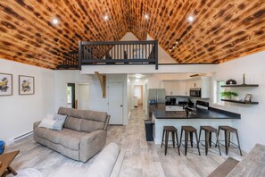 Smart TV, fireplace, table tennis
