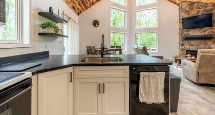 Knobby and Nice Retreat w/private hot tub, near Blue Knob Ski Resort