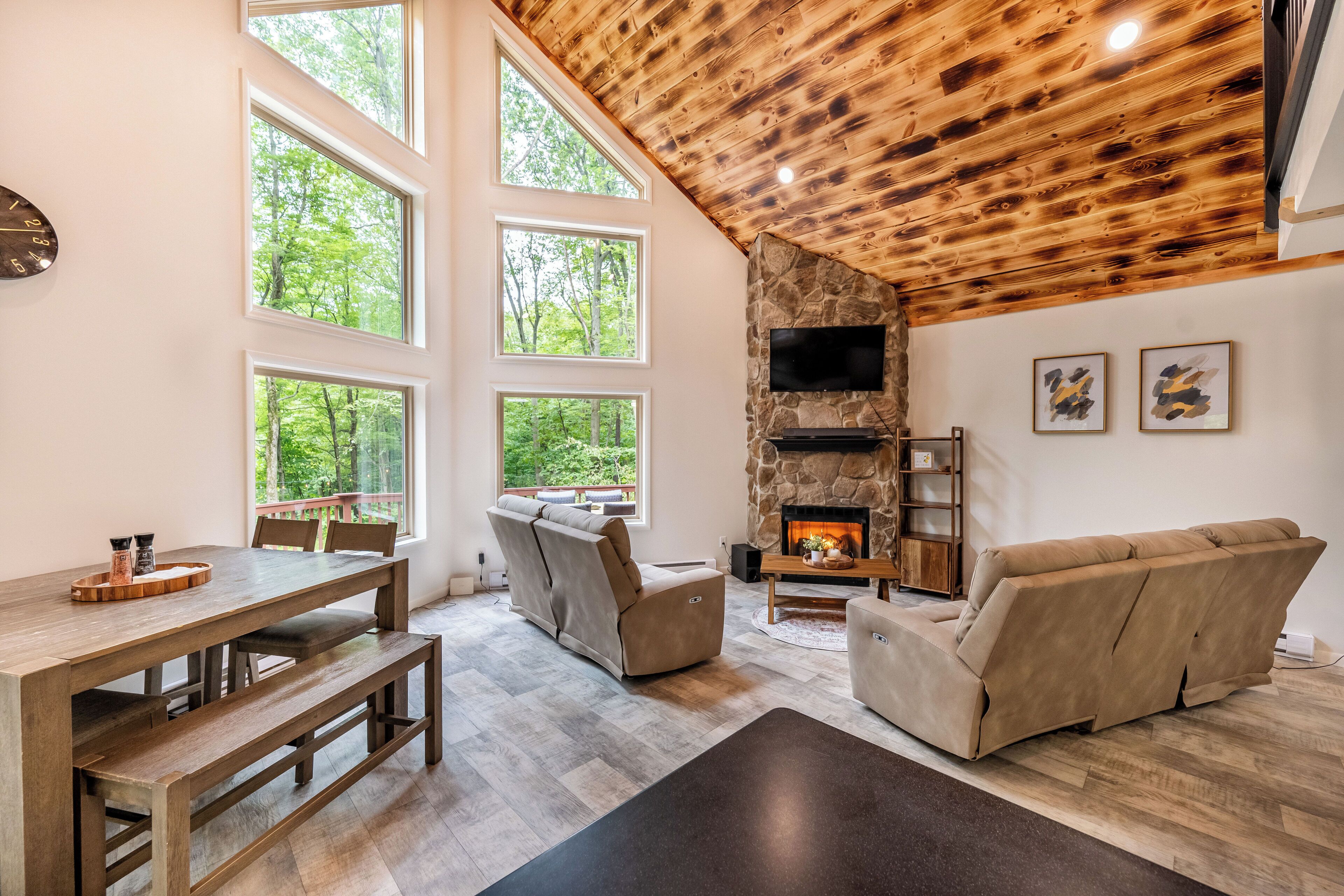 Smart TV, fireplace, table tennis