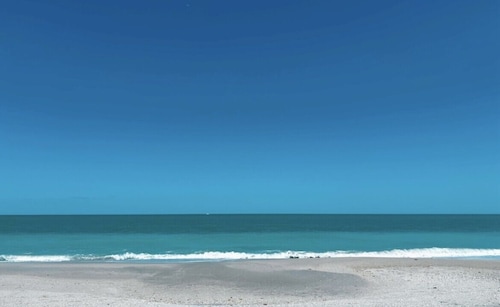 Island living, steps to your own private beach! Beautiful home sleeps 6-8.