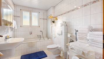 Een douche, een haardroger, handdoeken